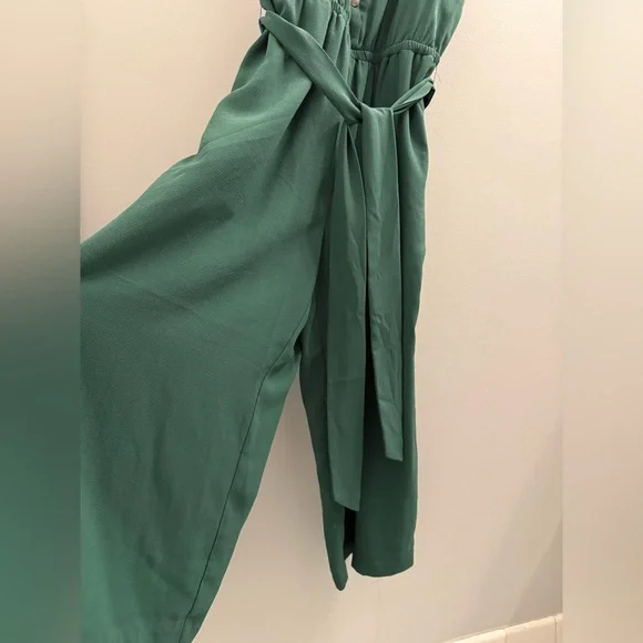 Reitmans | Forest Green Elegant Buttoned Cropped Jumpsuit - Picture 5 of 14